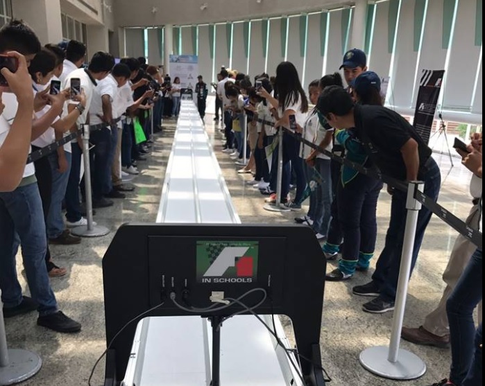 Los equipos participantes simulan los procesos por los que tiene que pasar una escudería de la Formula 1 en la vida real. (Facebook F1 in schools Mexico)
