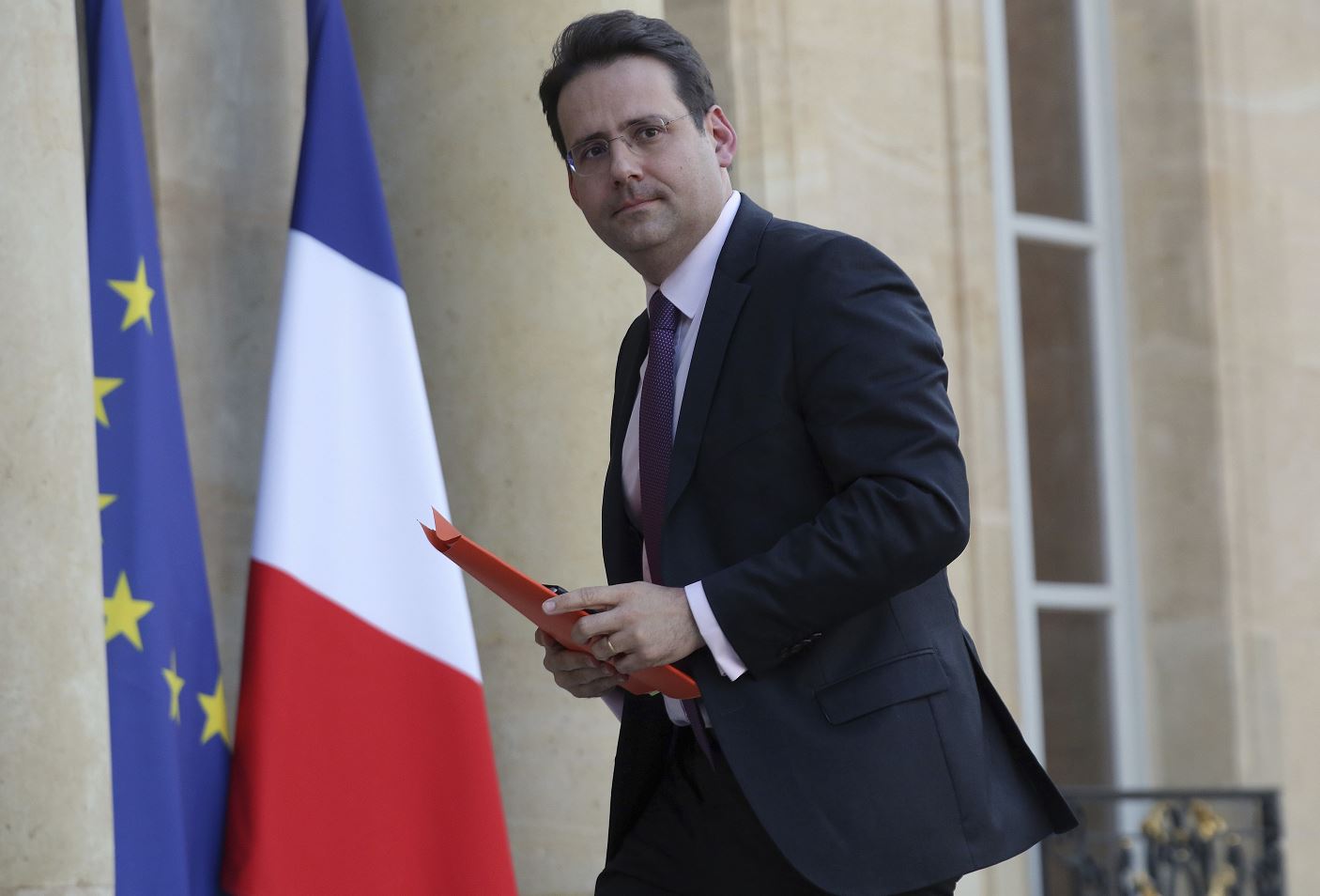 El ministro francés del Interior, Matthias Fekl, sostiene que la entrega de esa información por parte de la organización terrorista es 'un gran paso'. (AP, archivo)