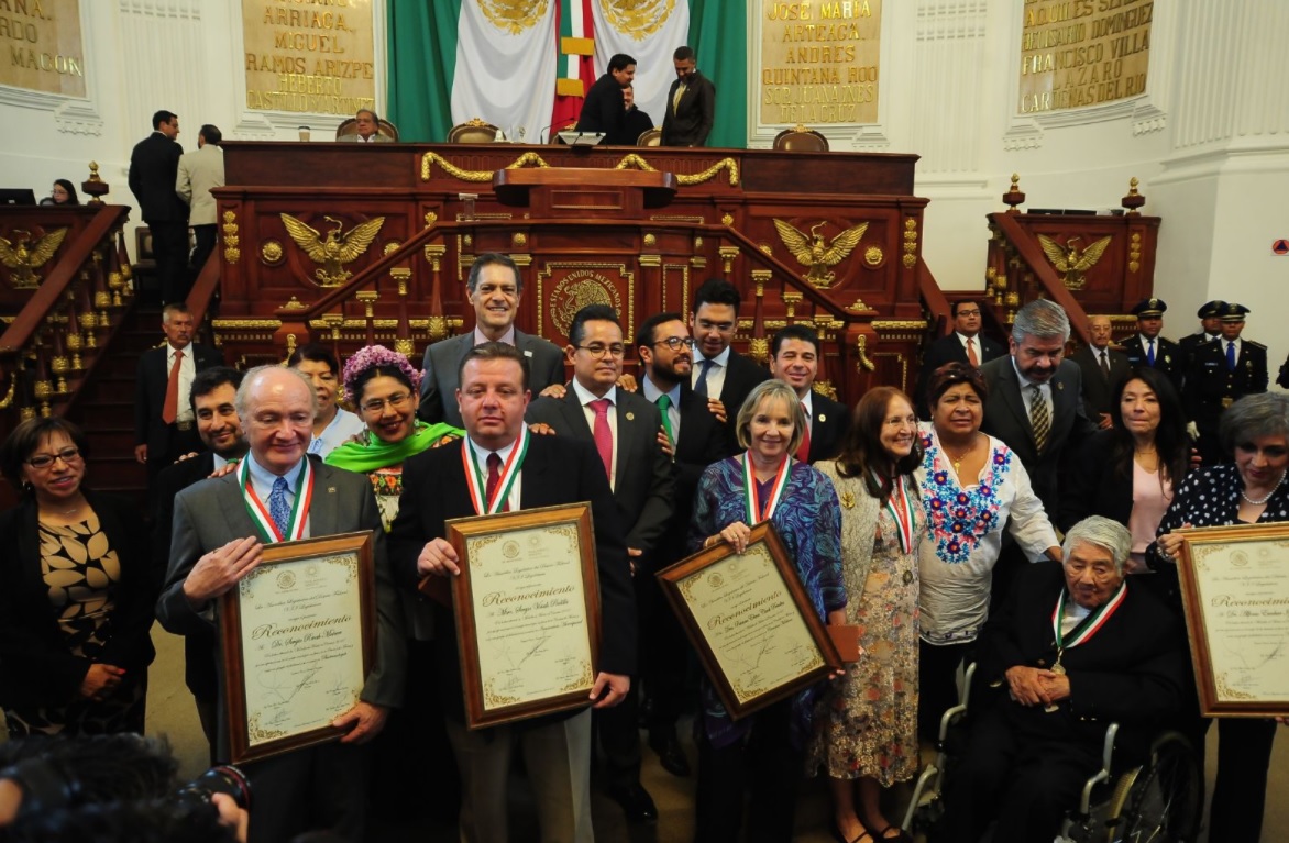 Seis científicos mexicanos fueron galardonados en la Asamblea Legislativa. (Twitter: @AsambleaDF)
