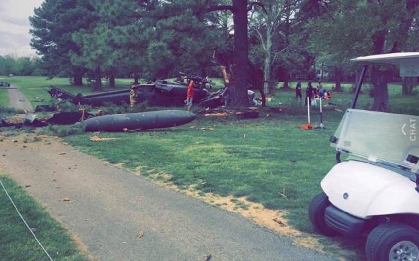 Un helicóptero militar se estrelló en un campo de golf en Leonardtown, Maryland (Twitter @Breaking911)