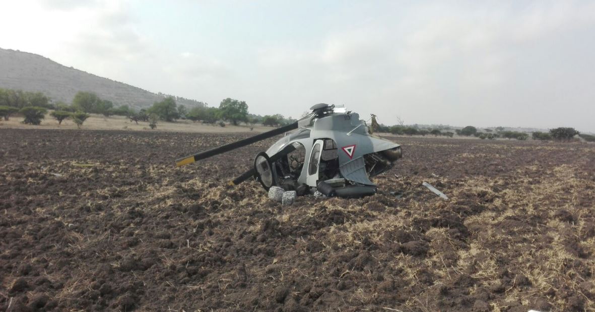 Helicóptero que se desplomó en Huehuetoca, Edomex (Twitter @luismiguelbaraa)
