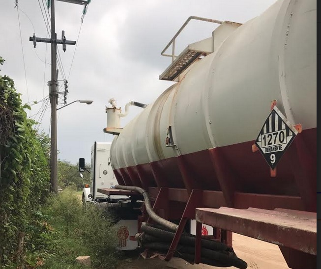 Elementos de la PGR aseguraron más de 2 mil litros de hidrocarburo en Tabasco. (Noticieros Televisa)