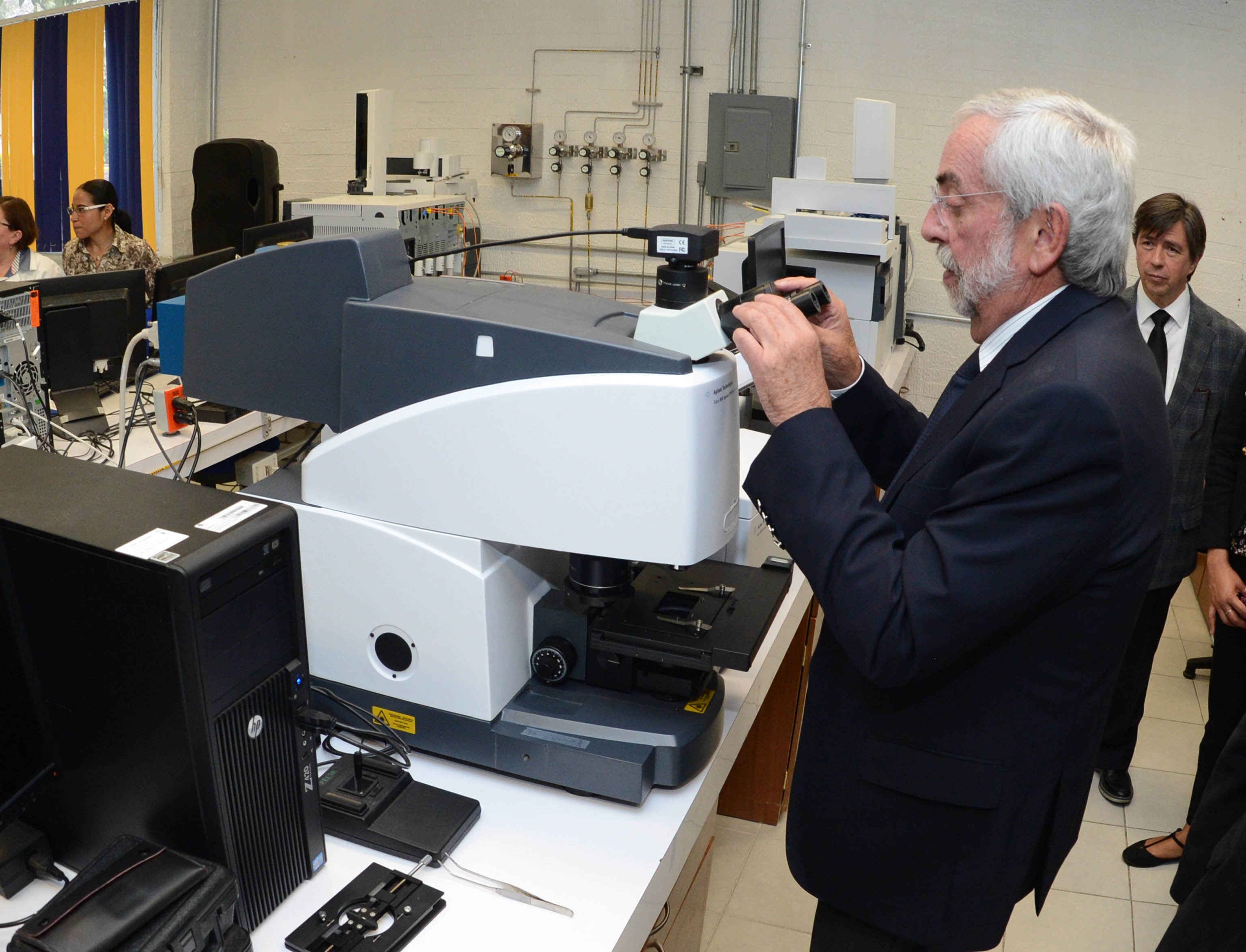 Inaugura la UNAM laboratorio con detector de biomoléculas. (@SalaPrensaUNAM)