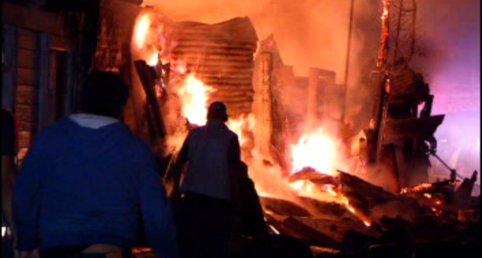 Incendio afecta varias casas de cartón en Azcapotzalco; no se reportan lesionados. (Noticieros Televisa)