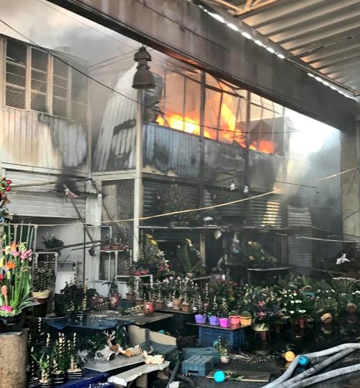 Incendio en el Mercado de Jamaica (Twitter @Iberomed)
