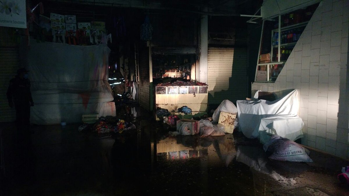 Incendio en Mercado de Xochimilco. (Twitter @DelegacionXochi)