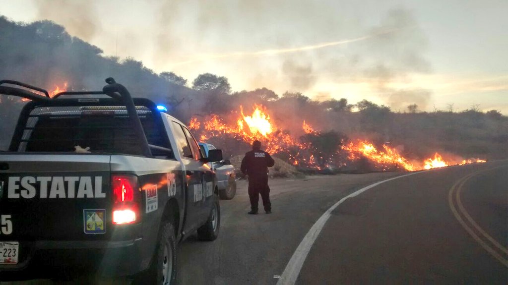Las altas temperaturas y el ambiente extremadamente seco de Sonora mantienen el riesgo de más incendios. (Twitter: @PespSonora)