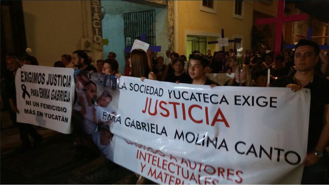 Manifestantes exigen en Mérida que se esclarezca el asesinato de Emma Gabriela Molina Canto (Twitter @jenarovillamil)