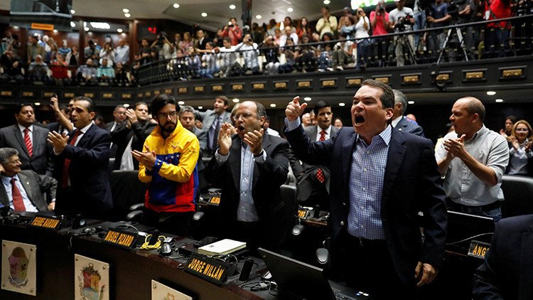 La Asamblea Nacional activa proceso de remoción de magistrados en Venezuela.