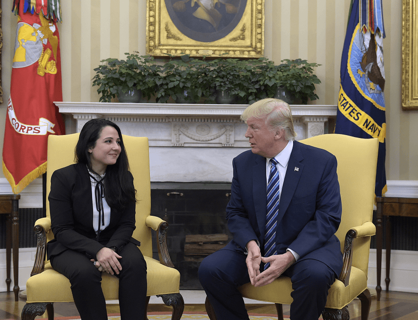 La ciudadana egipcio-estadounidense Aya Hijazi fue recibida por Trump en la Casa Blanca. (AP)