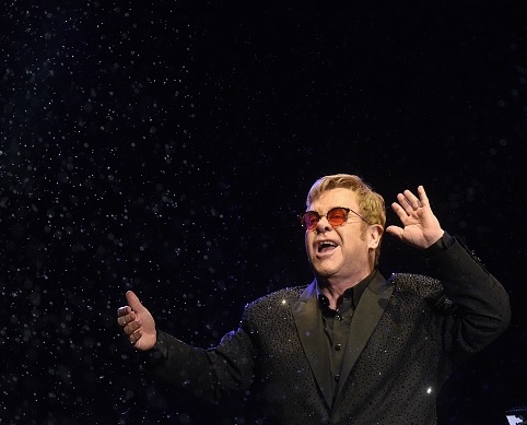 La infección que padeció Elton John es rara y potencialmente mortal.