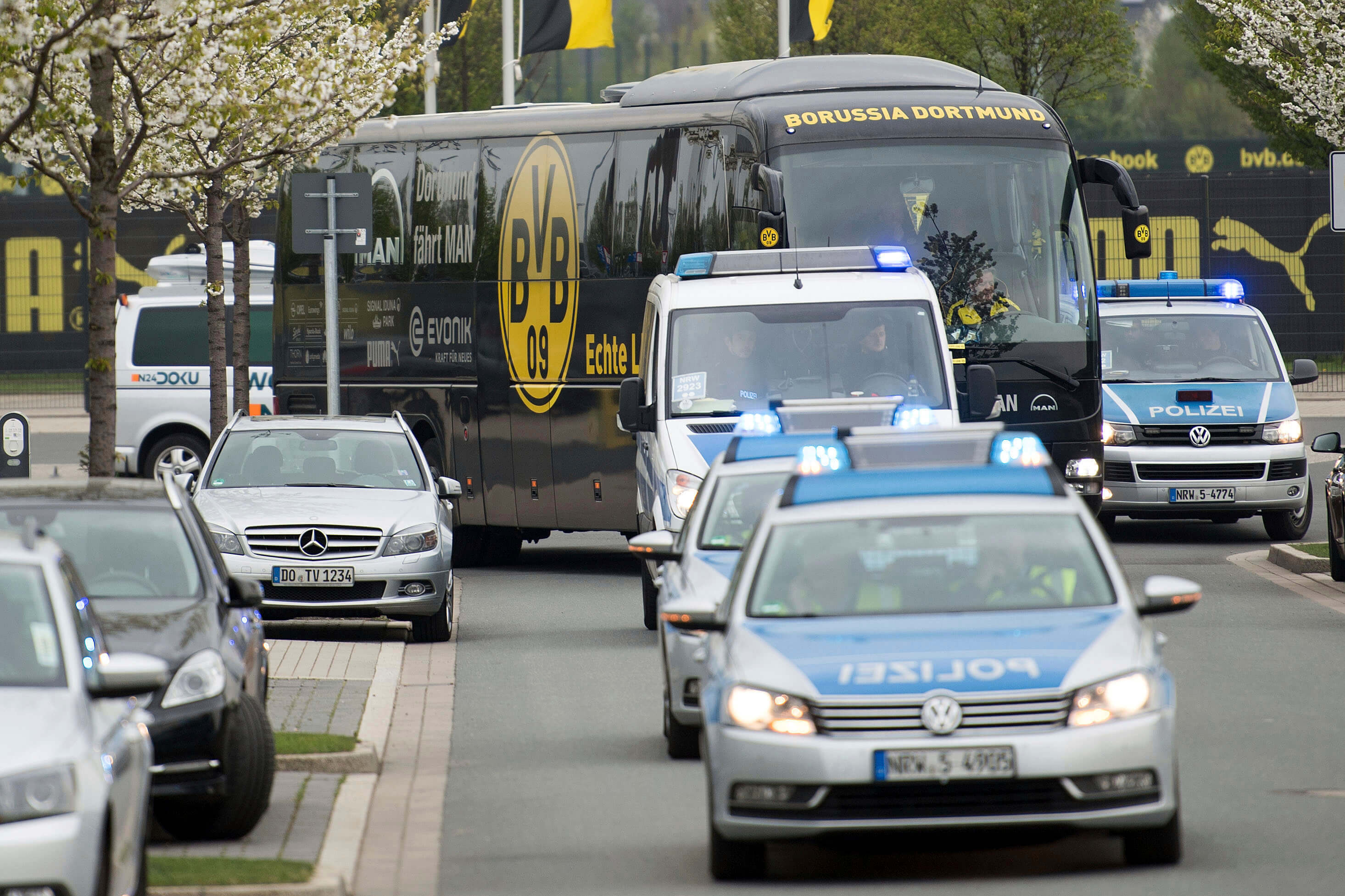 La Policía de Dortmund escoltó el autobús del Borussia previo al partido contra el Mónaco.