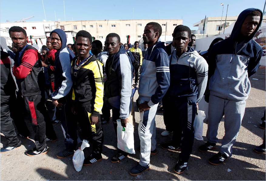 Migrantes africanos indocumentados son repatriados voluntariamente a sus países desde Tripoli, Libia (Reuters, archivo)