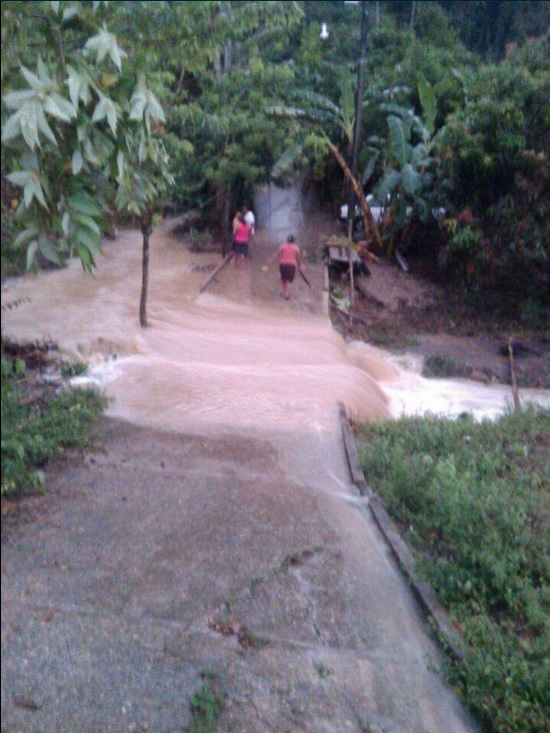 Fuerte lluvia en Tabasco afecta al municipio de Tacotalpa (Twitter @andresreportero, archivo)