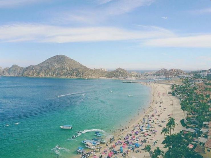 Prestadores de servicios estiman que la afluencia de visitantes a las playas de BCS fue de más de 20 mil personas por día. (Twitter@CabosNews)