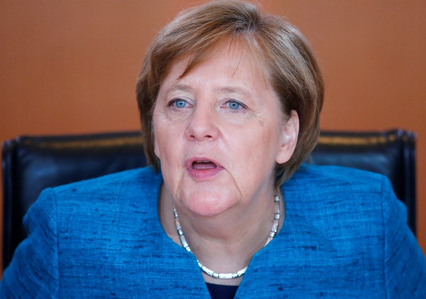 La canciller alemana Angela Merkel asiste a la reunión semanal del gabinete en la Cancillería de Berlín (Reuters)