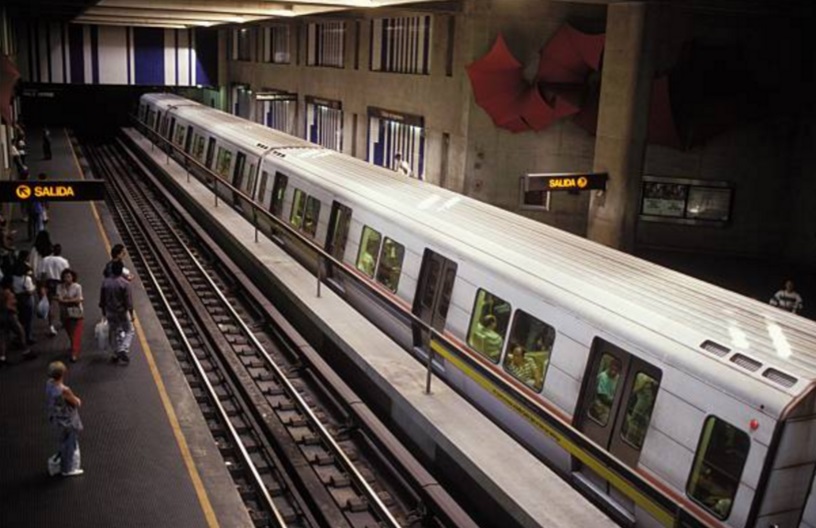 El Metro de Caracas informa el cierre de 18 de sus estaciones subterráneas y 19 de sus rutas terrestres de metrobús (Getty Images/archivo)