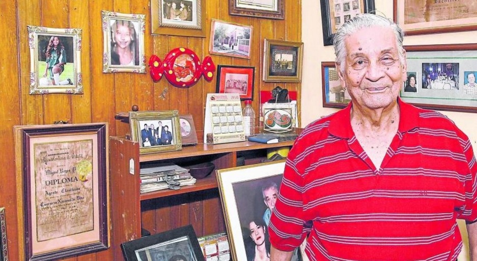 Este jueves falleció a la edad de 95 años Miguel Reyes Palencia, el verdadero 'Bayardo San Román' de 'Crónica de una muerte anunciada', de García Márquez. (Twitter: @ELTIEMPO)
