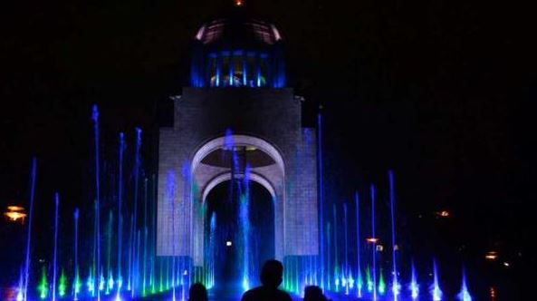 Monumentos y edificios se iluminan de azul por Día Mundial de la Toma de Conciencia sobre el Autismo