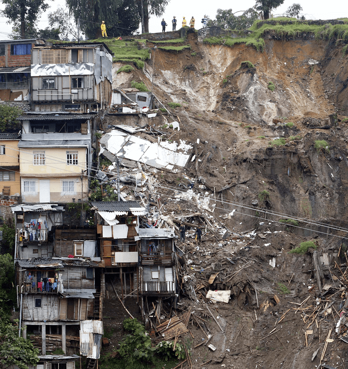 Panorámica de los deslizamientos de tierra ocurridos en Manizales, capital del departamento de Caldas, Colombia. (EFE)