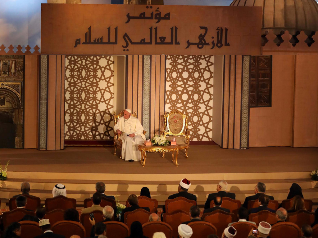 El papa Francisco habla en conferencia sobre la paz, en Egipto.