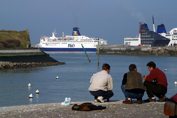 Calais, Francia, es el punto que conecta con Gran Bretaña a través del Canal de la Mancha (Getty Images, archivo)