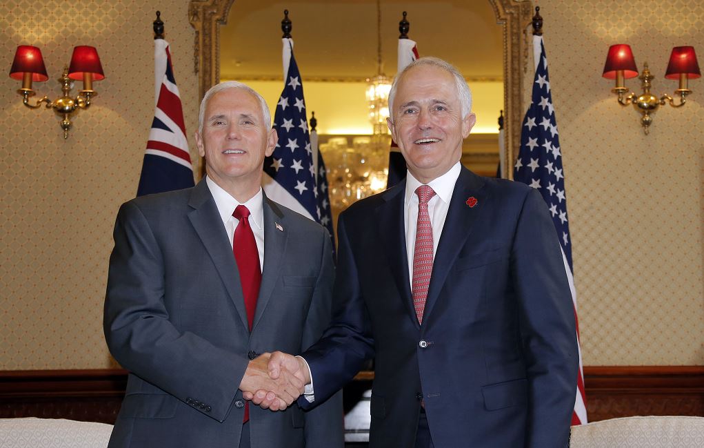 "Creemos que el desarme nuclear y balístico de Pyongyang puede alcanzarse de forma pacífica debido en gran parte al nuevo compromiso de China", dijo Pence en una rueda de prensa en Sídney junto al primer ministro australiano, Malcolm Turnbull. (AP)