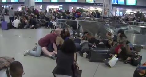 Falsa alarma de tiroteo provoca estampida en la estación de Penn Station de Nueva York. (Tomada de video)