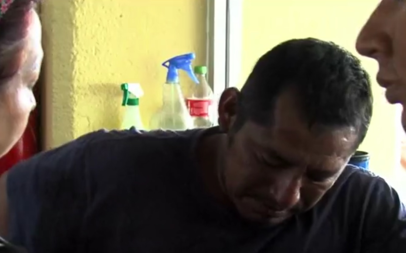 Efraín García Ramírez, uno de los dos pescadores náufragos de Oaxaca, logró sobrevivir tras pasar varios días mar adentro. (Noticieros Televisa)