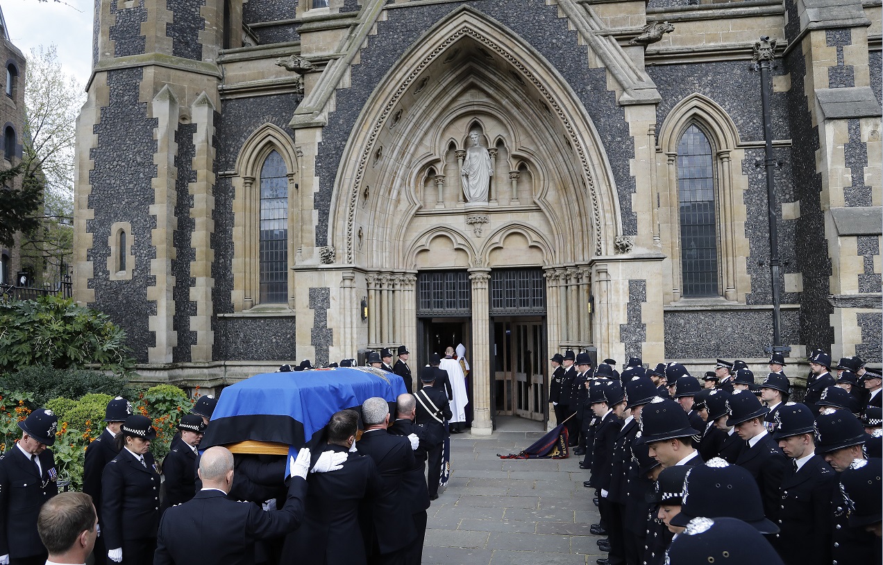 Miles de policías acuden a Londres al funeral de Keith Palmer, oficial que murió en el atentado terrorista de Westminster (AP)