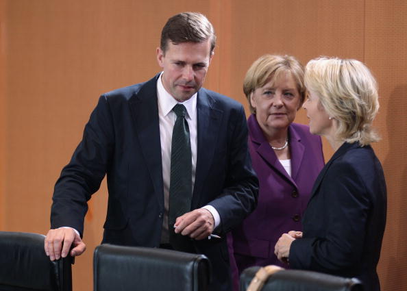 Steffen Seibert, portavoz del Gobierno alemán, participa en una reunión con la canciller Angela Merkel (Getty Images, archivo)