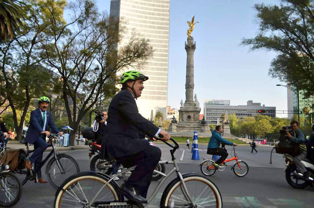 Senadores celebran el Día Mundial de la Bicicleta en la CDMX. (Foto @JesusCasillas06)