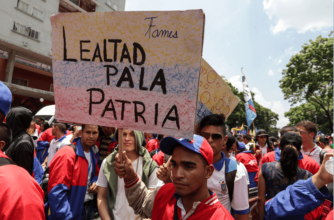 Simpatizantes del chavismo participan en una manifestación en Caracas. (EFE)