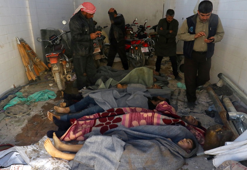 Decenas de cadáveres después de un ataque con gas en la ciudad siria de Khan Sheikhoun (Reuters)