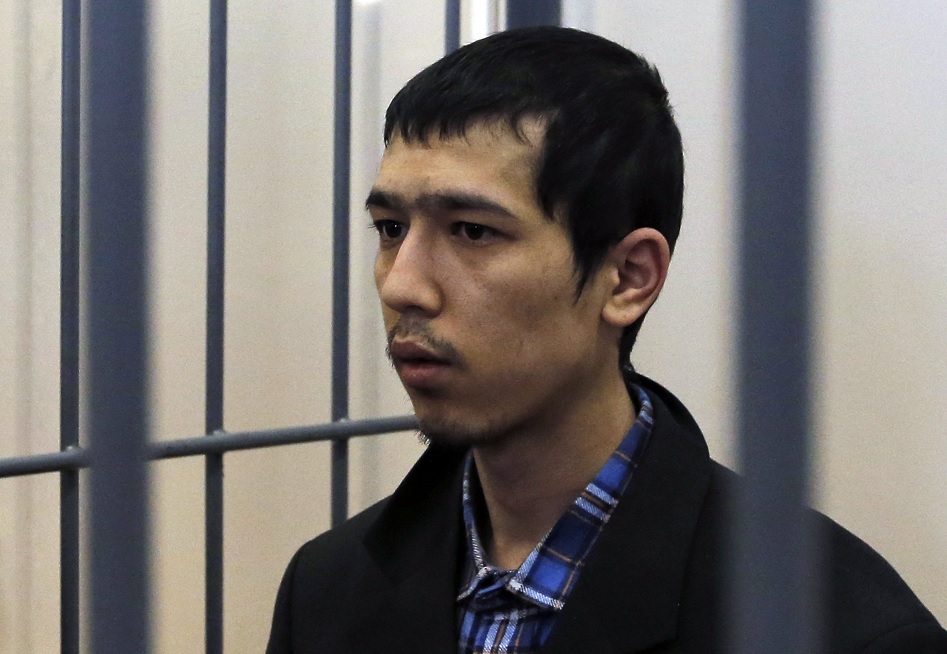 Uno de los presuntos organizadores del atentado del pasado 3 de abril contra el metro de San Petersburgo, Abror Azimov, asiste a una audiencia judicial en Moscú, Rusia (EFE)