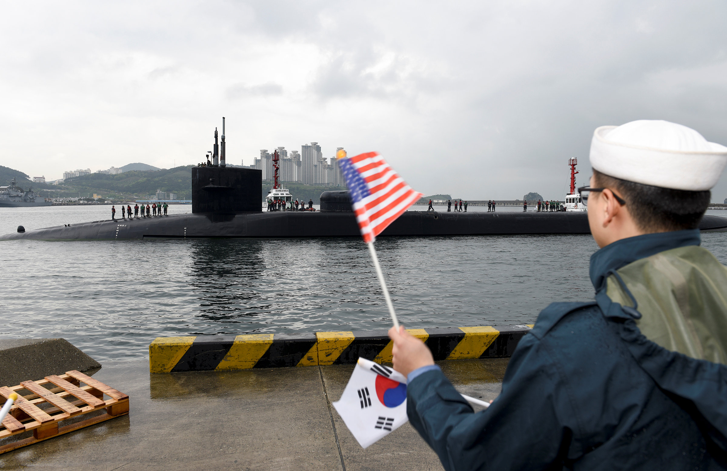 La llegada del USS Michigan coincide con la celebración hoy del 85 aniversario del ejército norcoreano. (Reuters)