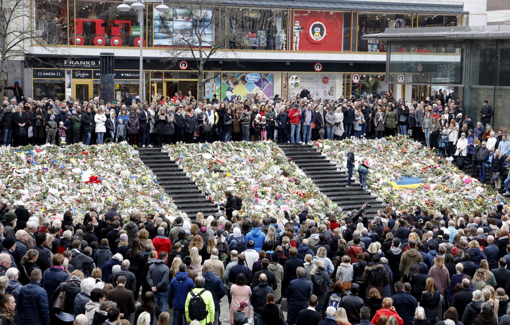 Suecia guarda un minuto de silencio en homenaje a las víctimas del atentado del viernes. (AP)