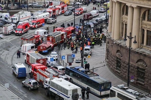 Suman 11 muertos tras explosión en metro de San Petersburgo.