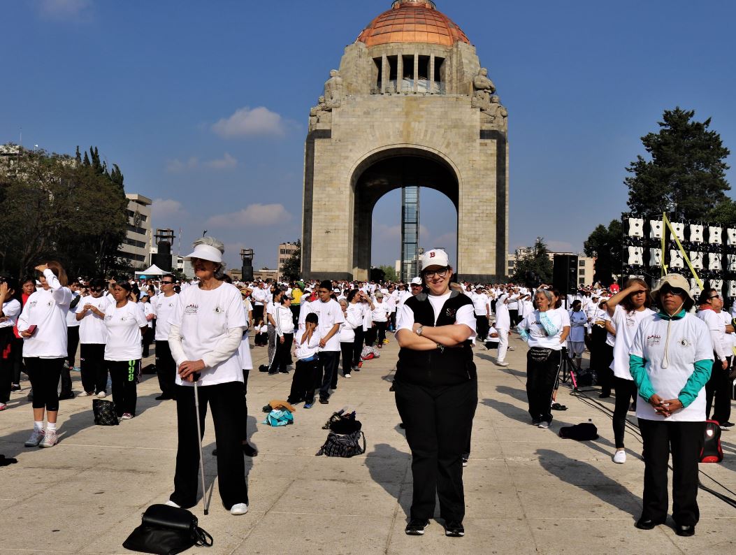 Celebran Día Internacional del Tai chi en el Monumento a la Revolución