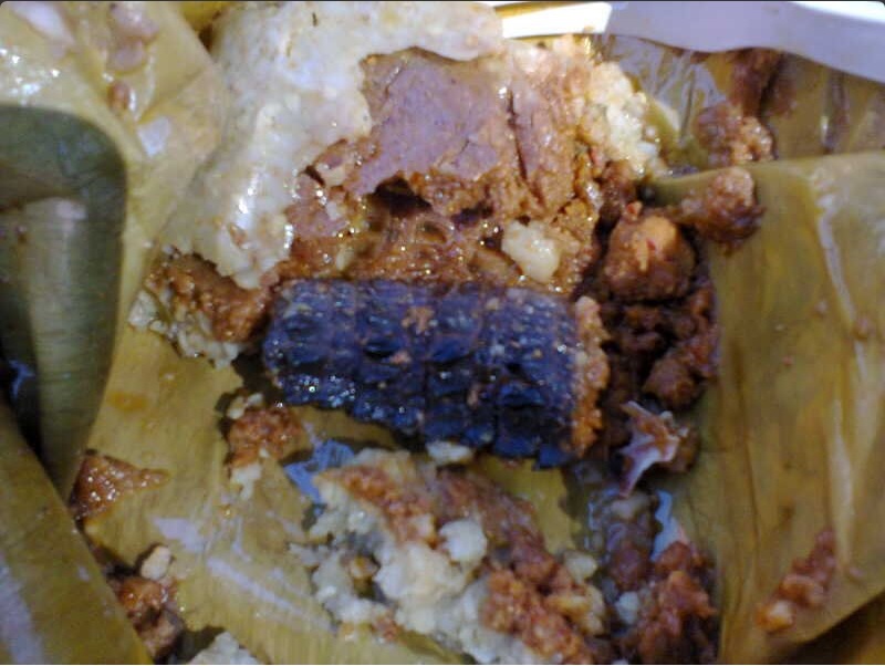 Tamal de iguana; en Juchitán, Oaxaca, se degusta el platillo durante Semana Santa (Twitter @GingerPrincesa, archivo)