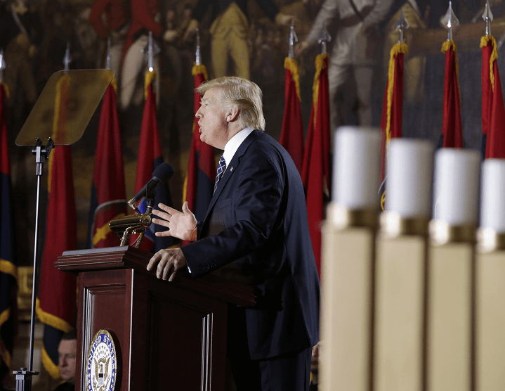 Trump ofreció un discurso en el Museo del Holocausto de Washington con motivo del Día del Recuerdo a las víctimas del nazismo. (Reuters)