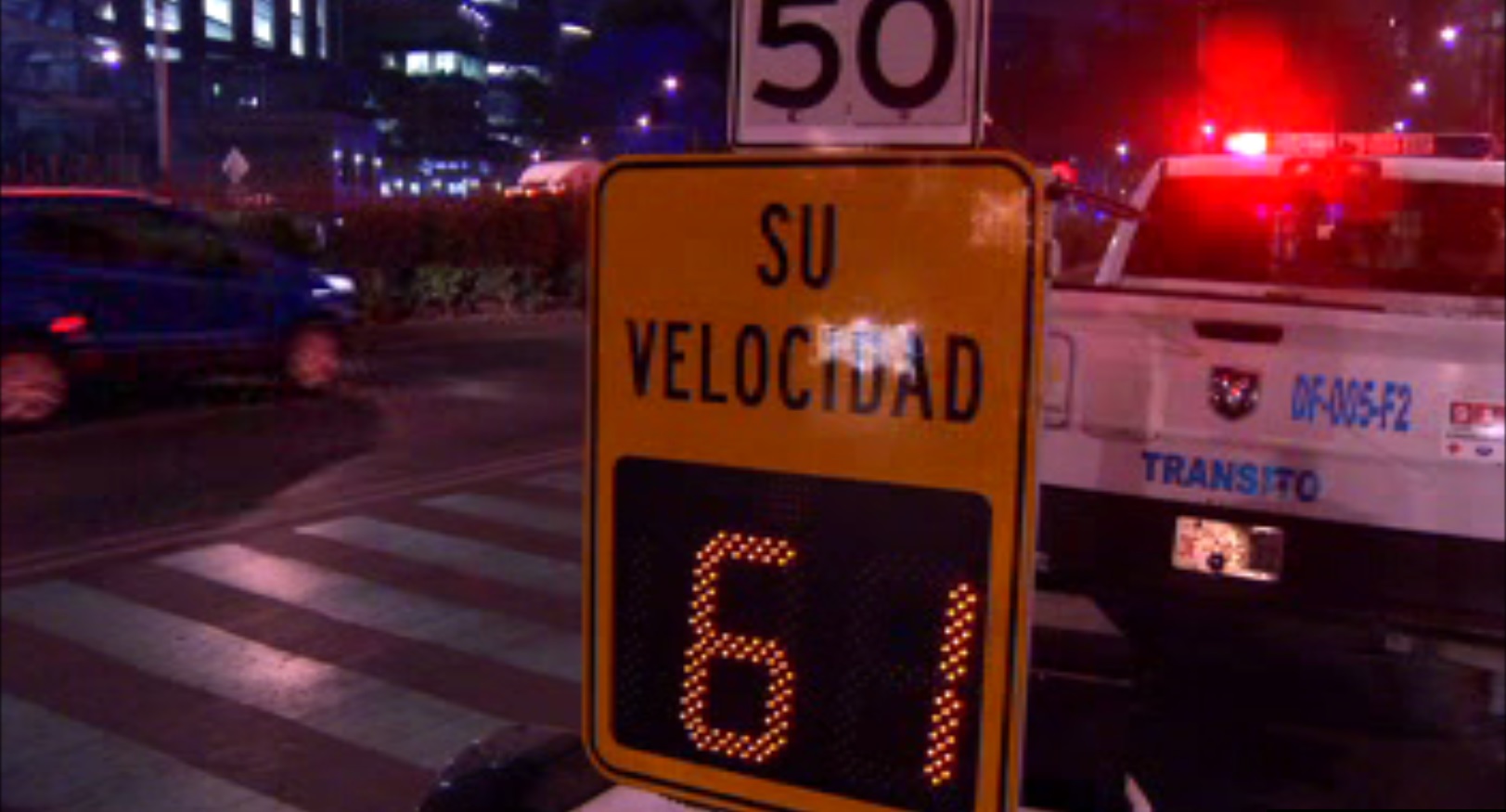 Autoridades capitalinas instalan lector de velocidad sobre Paseo de la Reforma, pero no emitirá infracciones o sanciones (Noticieros Televisa)