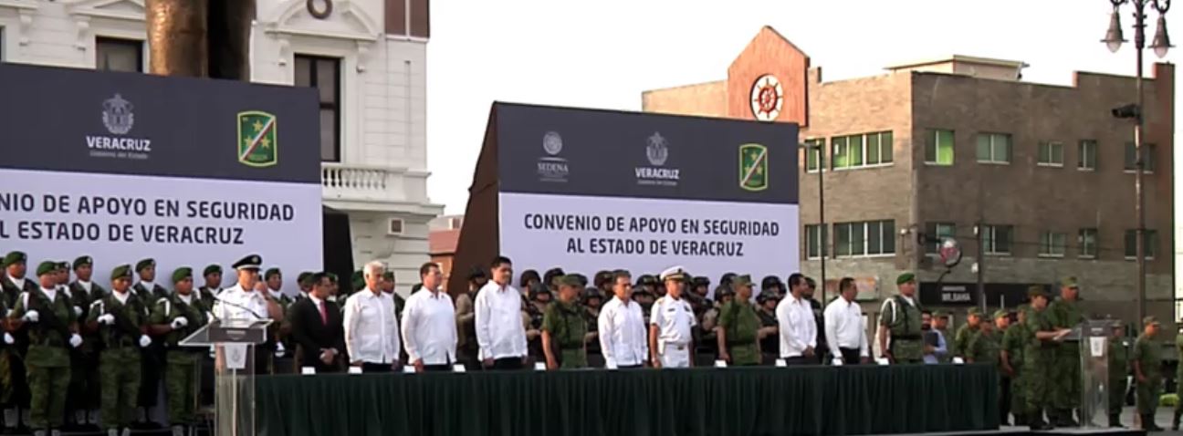Miguel Ángel Yunes, gobernador de Veracruz, encabeza ceremonia por llegada de la Policía Militar (Twitetr @Yoconyunes)