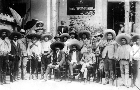 Emiliano Zapata posa junto a sus hombres; ‘El Caudillo del Sur’ será honrado con una cabalgata en Morelos (Getty Images, archivo)