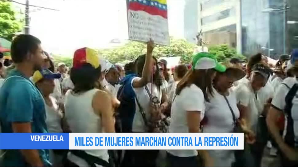 Diputadas opositoras, encabezan marcha, contra represión en Venezuela, miles de mujeres