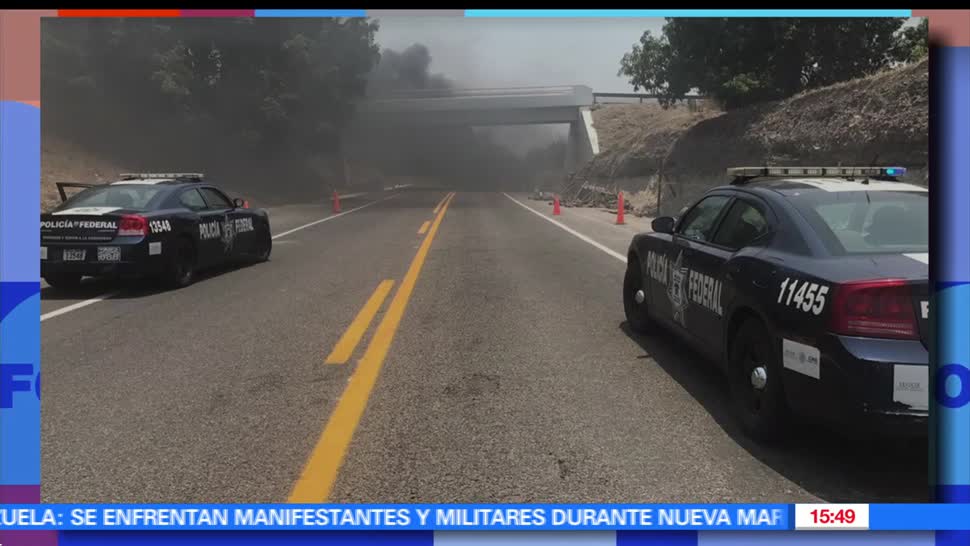 noticias, FOROtv, Queman vehiculos, Autopista, Siglo 21, Michoacan