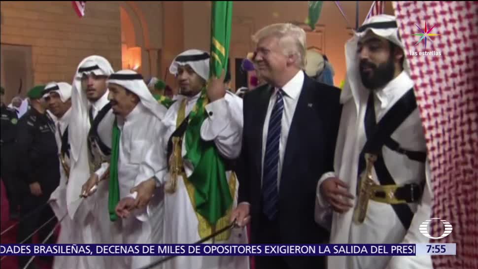 Donald Trump, Wilbur Ross, danza de espadas, Arabia Saudita, bienvenida tradicional