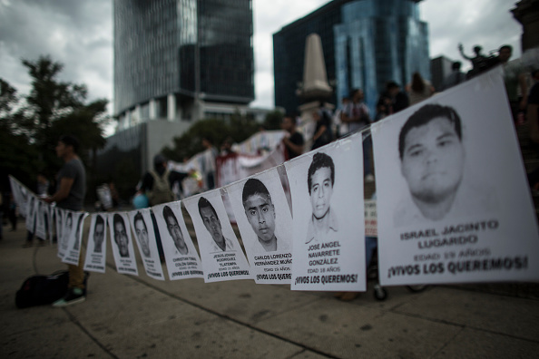 Protesta por la desaparición de 43 normalistas de Ayotzinapa, 43, normalista ayotzinapa, PGR