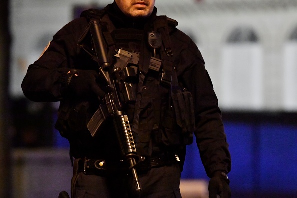 Un policía armado asegura el área en París. (Getty Images/archivo)