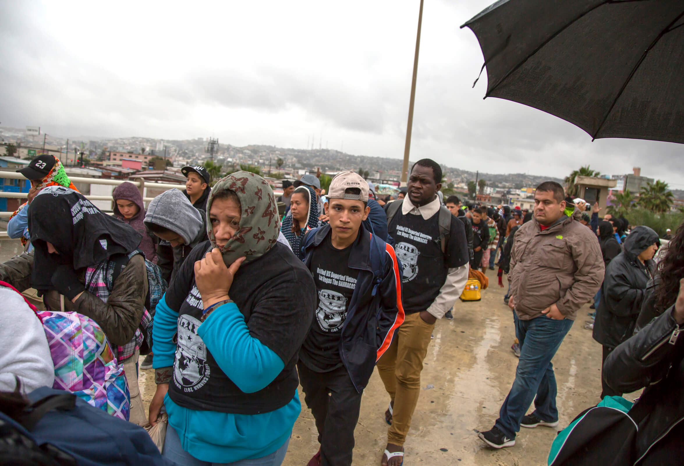 Migrantes cruzaron por el puerto fronterizo de El Chaparral a EU